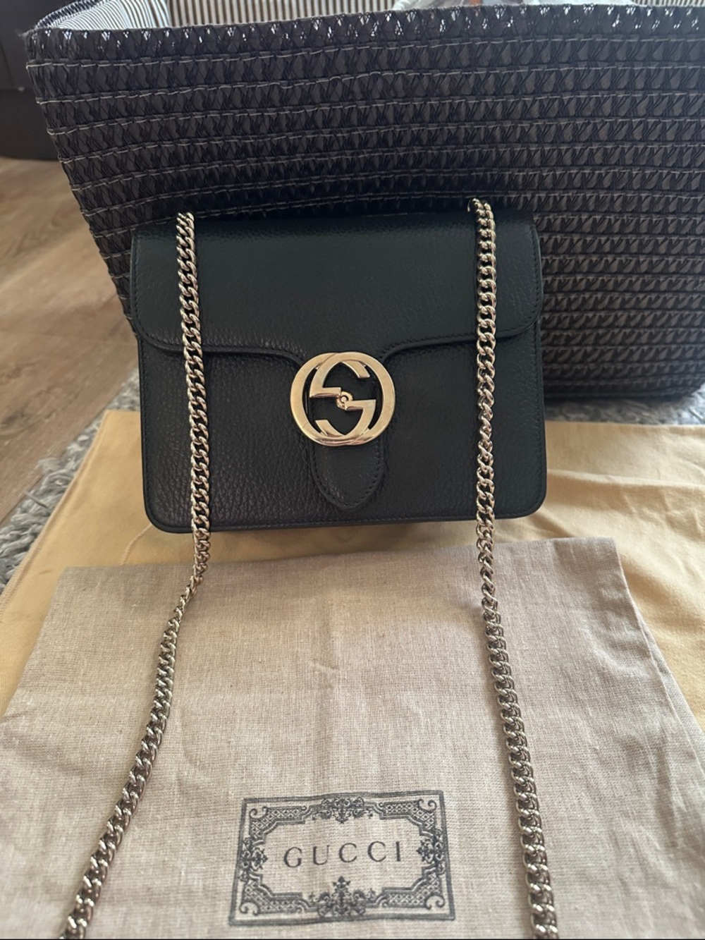 ✨ Gucci Dollar Calfskin Interlocking G Shoulder Bag – Black | Classic & Timeless - Picture 15 of 16